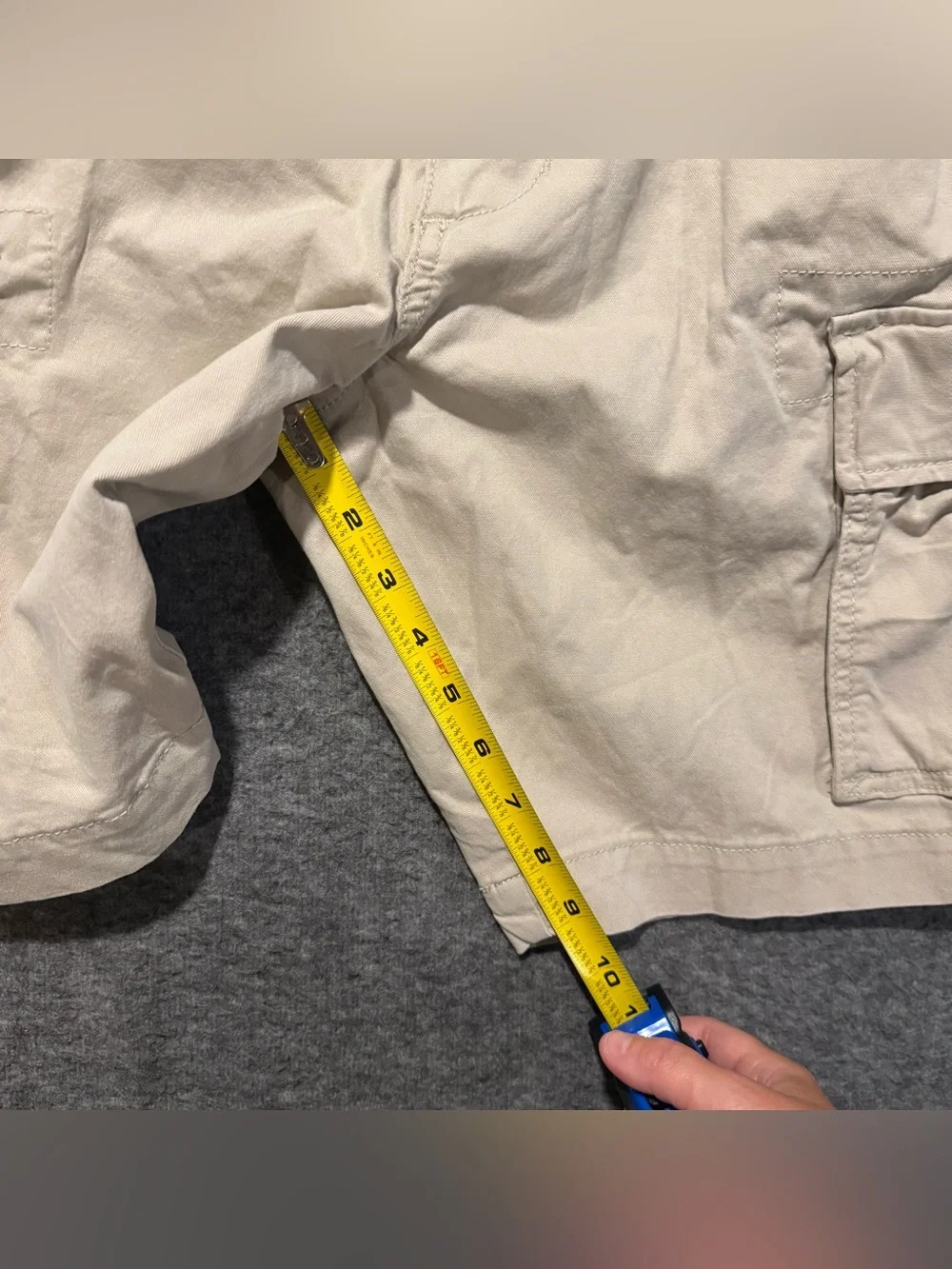 Old Navy Lived In Straight Cargo Shorts Mens 29 tan beige baggy 10